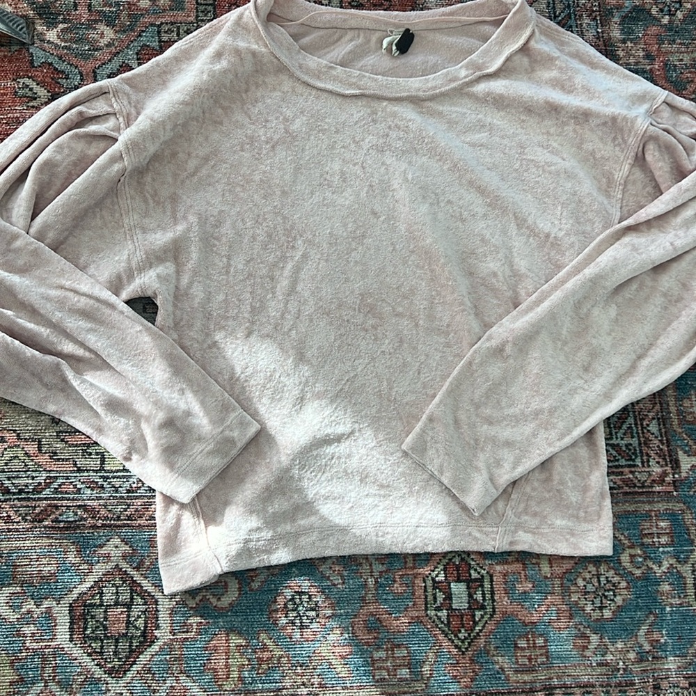 Free People Celvet long sleeve top 💕